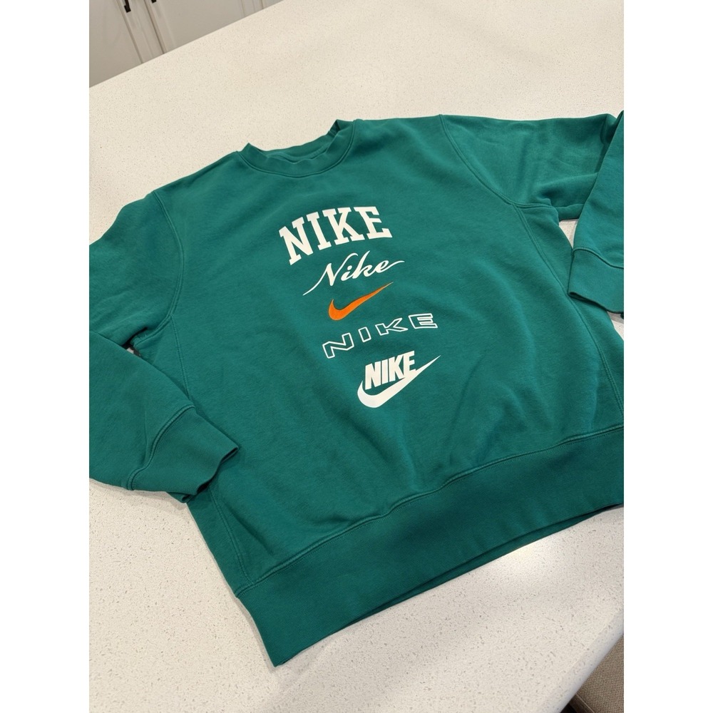 NIKE Men's Club Fleece Stacked Logo-Print Brushed Fleece Sweatshirt SMALL Green
